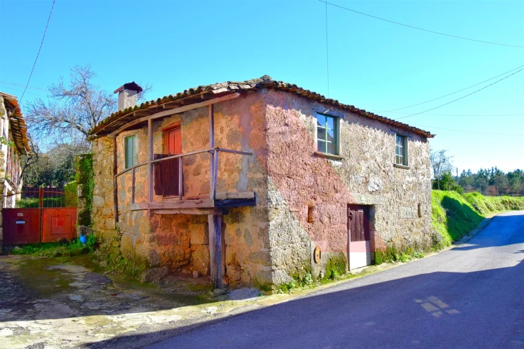 Moradia T0 para Venda em São João da Boa Vista Foto 1