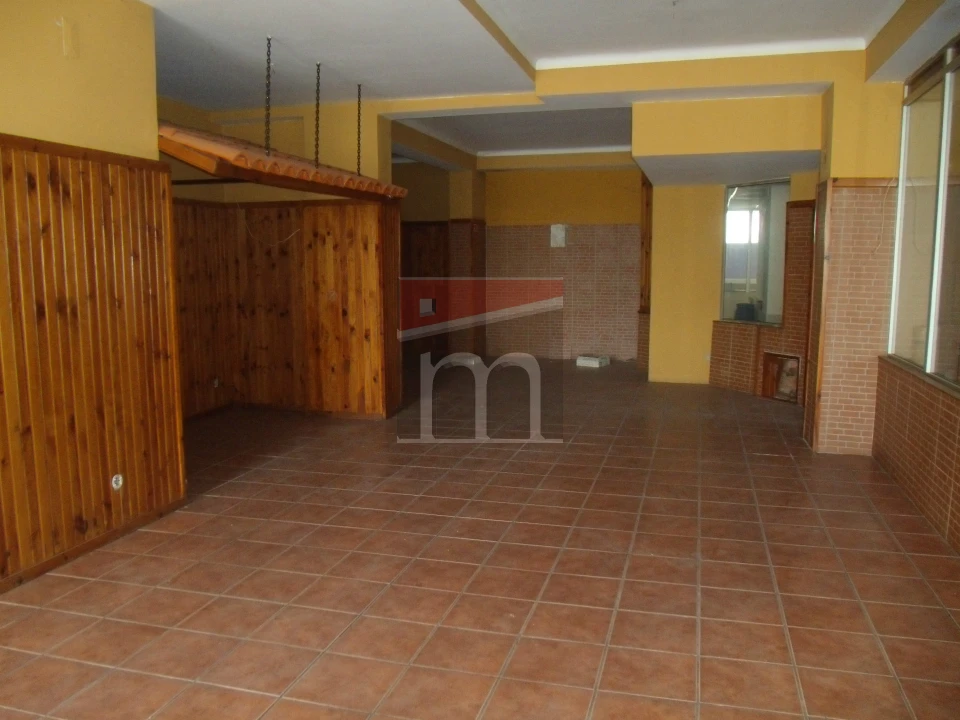 Loja para Venda em Seia, São Romão e Lapa dos Dinheiros Foto 1
