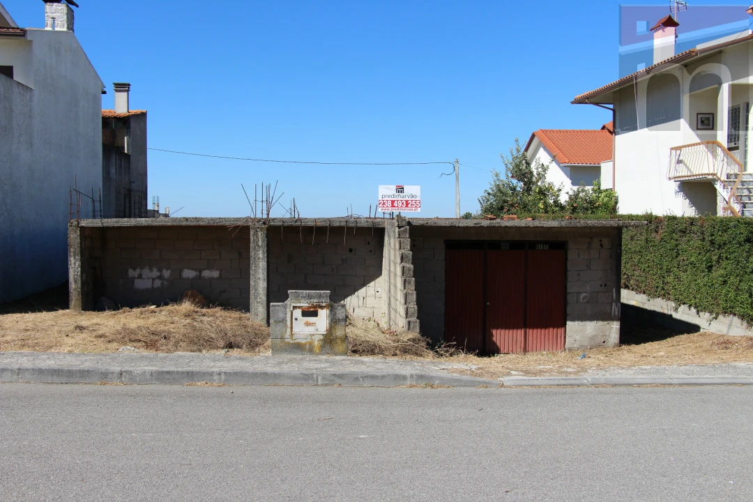 Terreno para Venda em Vila Nova de Tazem Foto 1