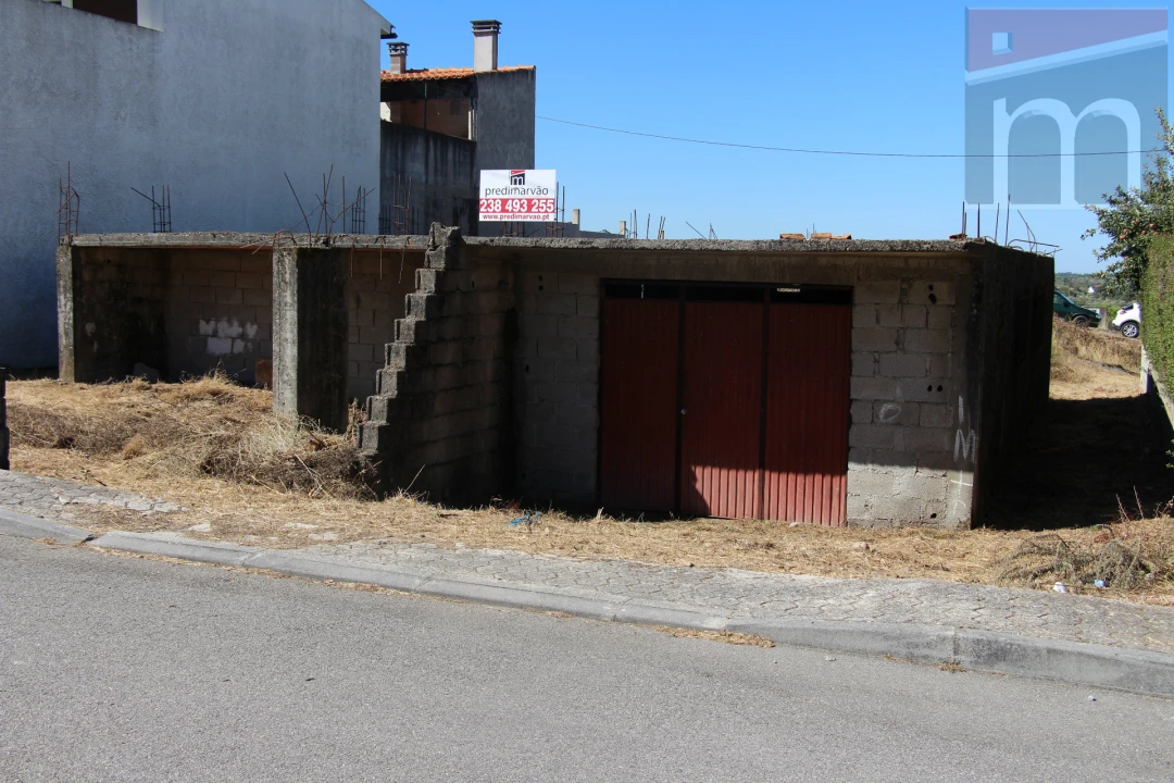 Terreno para Venda em Vila Nova de Tazem Foto 2