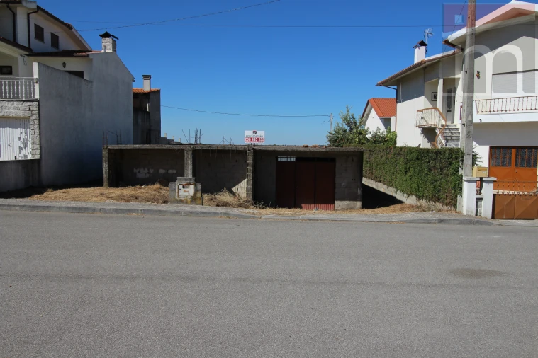 Terreno para Venda em Vila Nova de Tazem Foto 6
