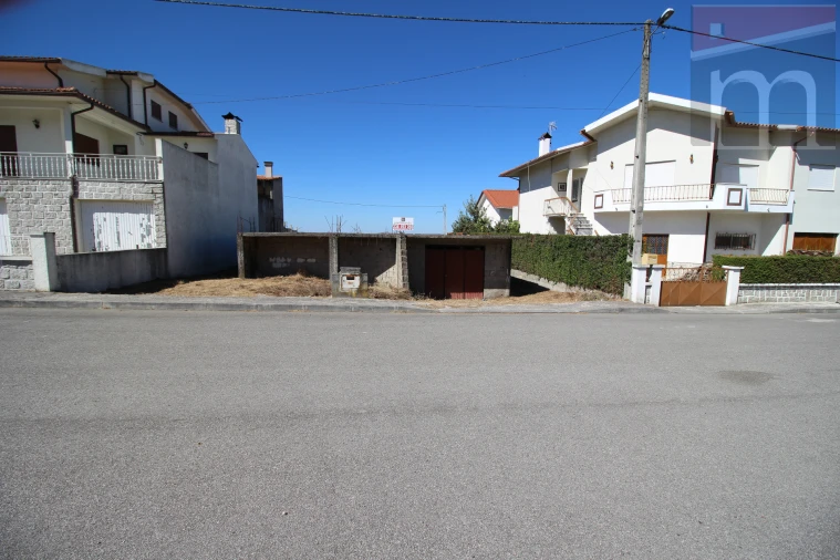 Terreno para Venda em Vila Nova de Tazem Foto 5