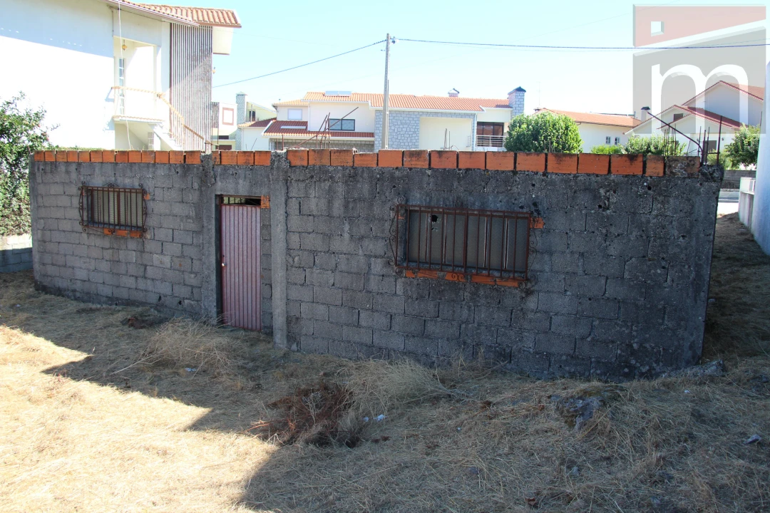 Terreno para Venda em Vila Nova de Tazem Foto 3