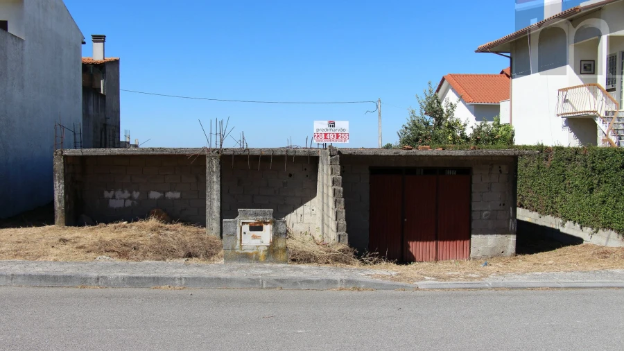 Terreno para Venda em Vila Nova de Tazem