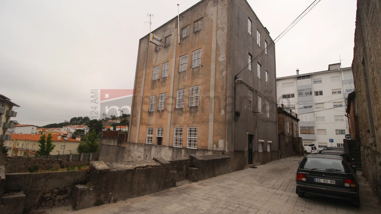 Prédio para Venda em Gouveia (São Pedro e São Julião) Foto 16
