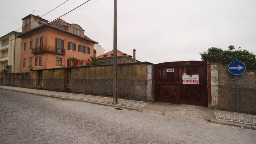 Prédio para Venda em Gouveia (São Pedro e São Julião)