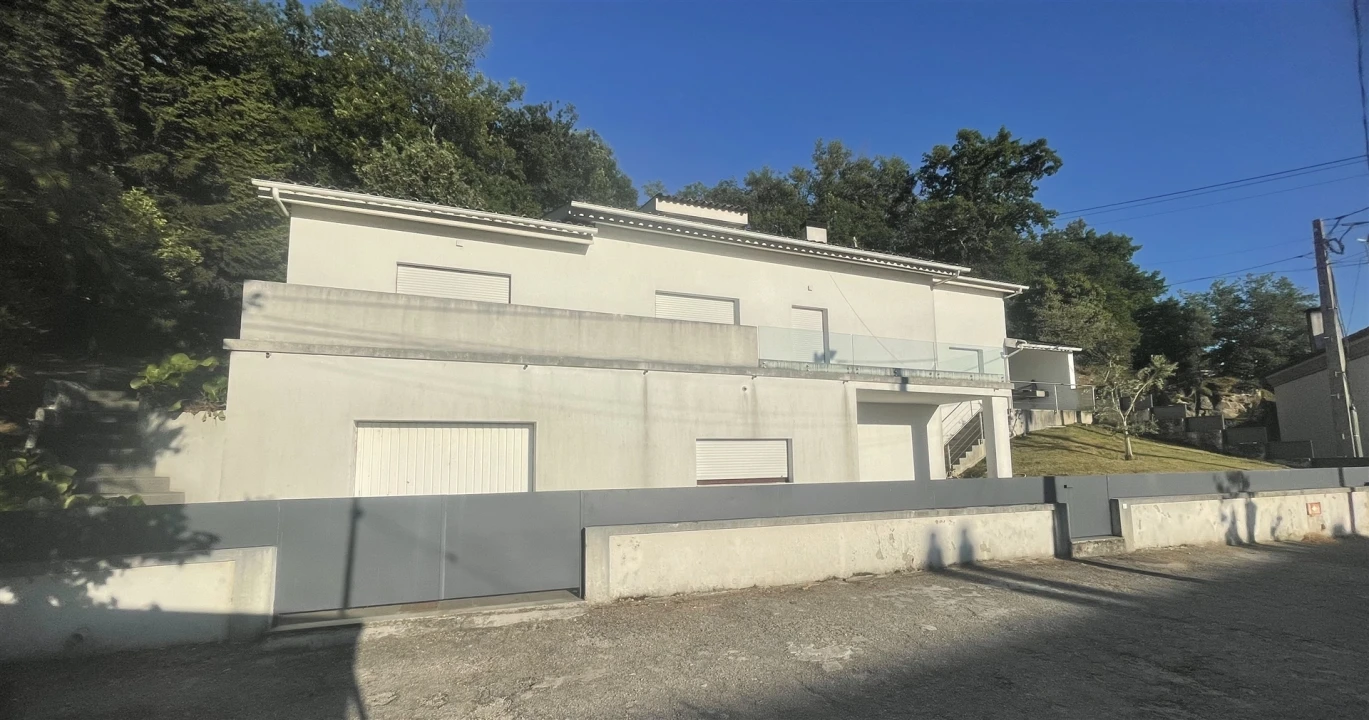 Moradia T5 para Venda em Gouveia (São Pedro e São Julião) Foto 2