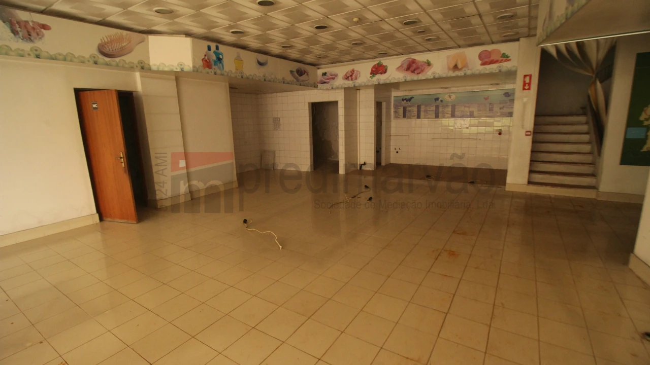 Loja para Arrendamento em Gouveia (São Pedro e São Julião) Foto 5
