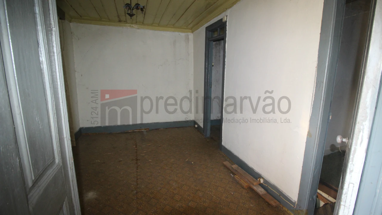 Moradia T2 para Venda em Moimenta da Serra e Vinhó Foto 4