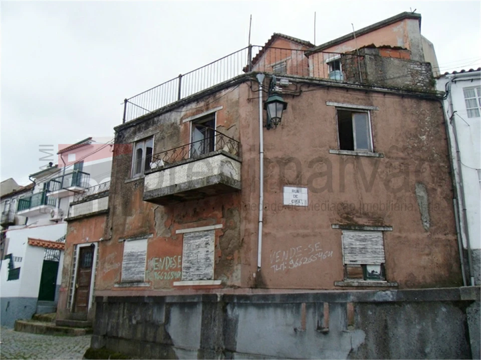 Moradia T5 para Venda em Gouveia (São Pedro e São Julião) Foto 1