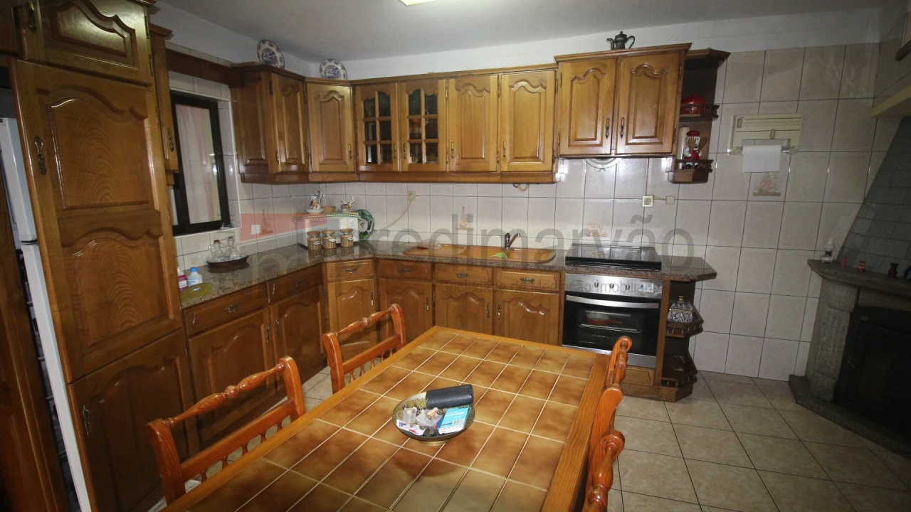 Moradia T6 para Venda em Rio Torto e Lagarinhos Foto 2