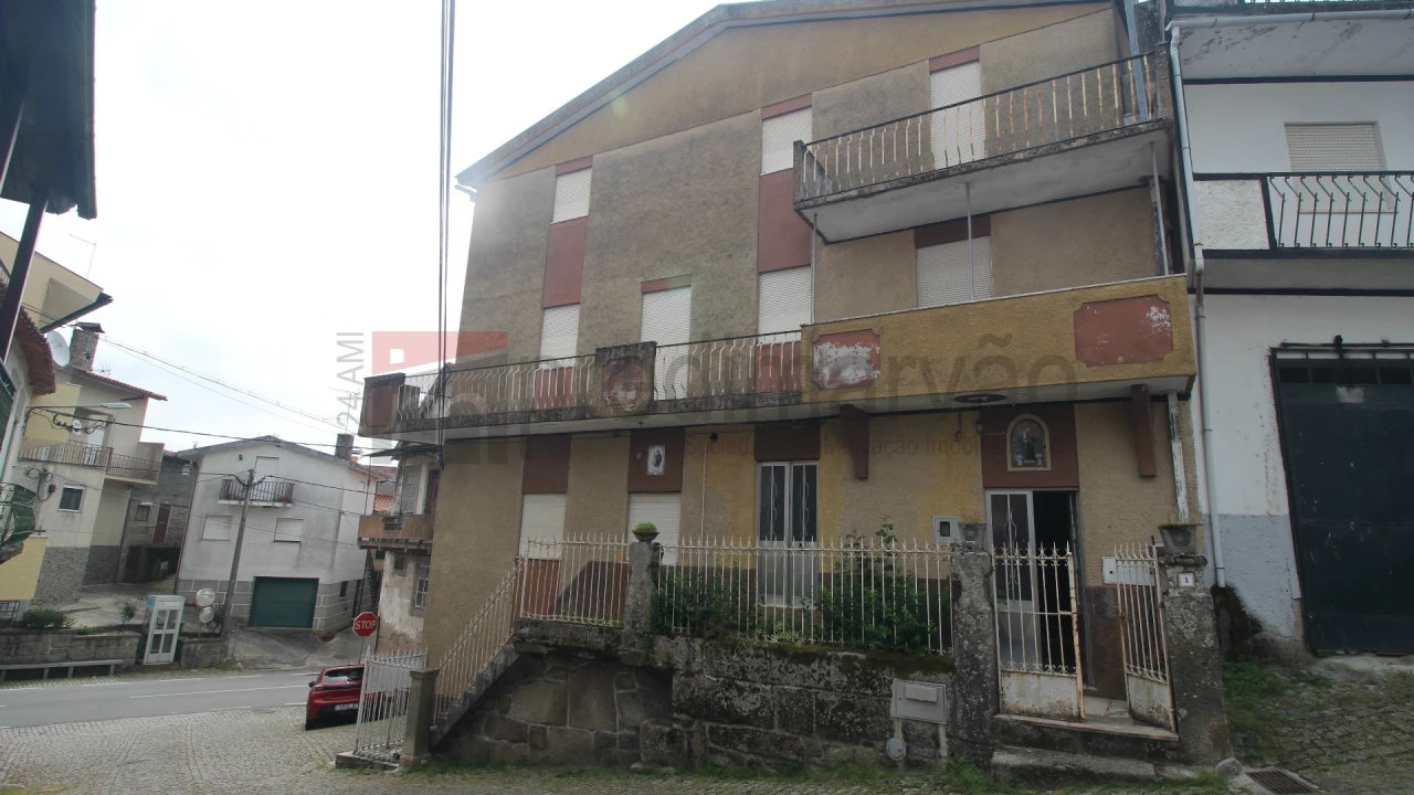 Moradia T4 para Venda em Ribamondego Foto 1