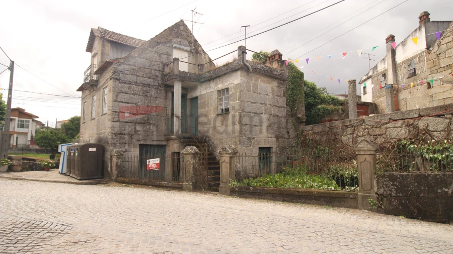 Moradia T3 para Venda em Vila Nova de Tazem