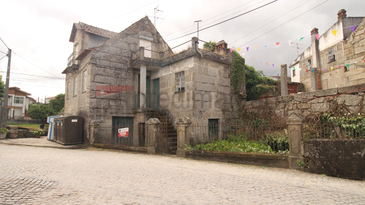 Moradia T3 para Venda em Vila Nova de Tazem Foto 1