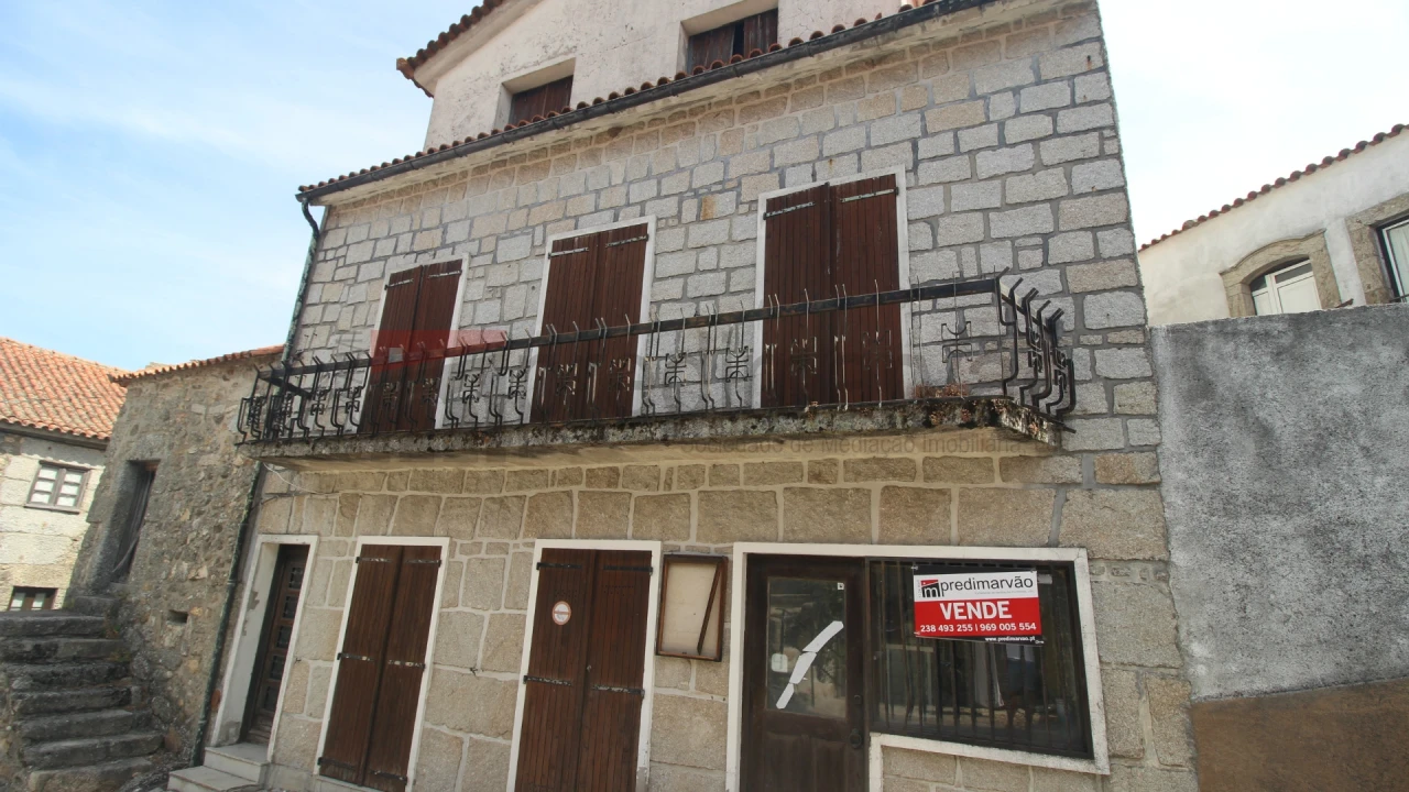 Moradia T4 para Venda em Linhares Foto 1