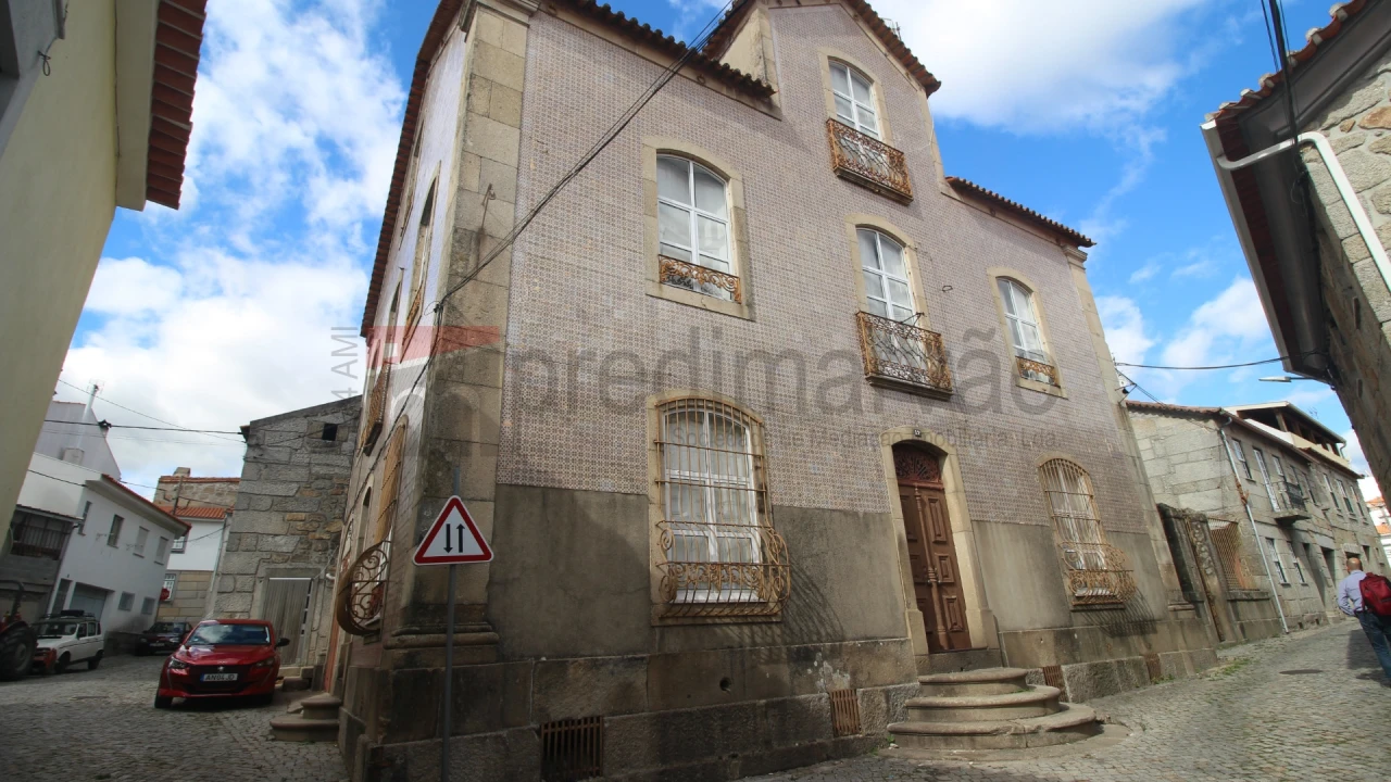 Moradia T6 para Venda em Vila Nova de Tazem Foto 1