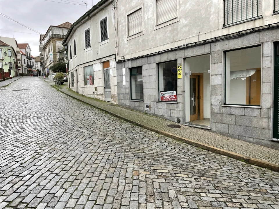 Loja para Arrendamento em Gouveia (São Pedro e São Julião) Foto 1