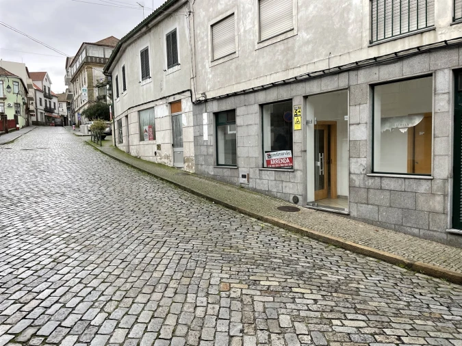 Loja para Arrendamento em Gouveia (São Pedro e São Julião) Foto 1