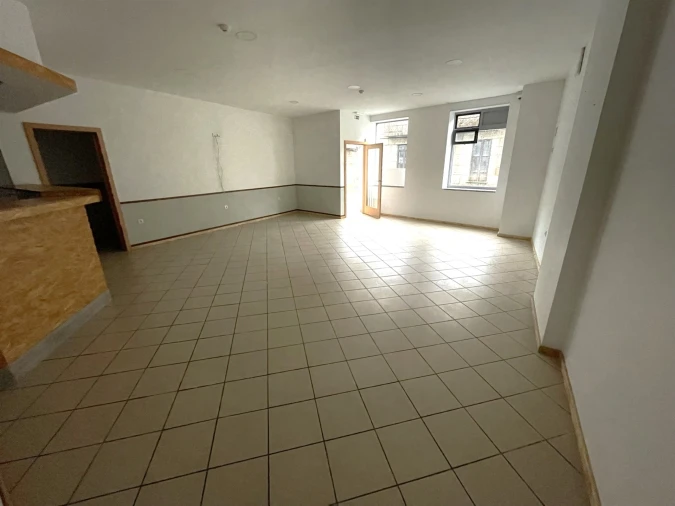 Loja para Arrendamento em Gouveia (São Pedro e São Julião) Foto 3