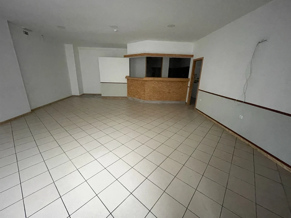 Loja para Arrendamento em Gouveia (São Pedro e São Julião) Foto 2