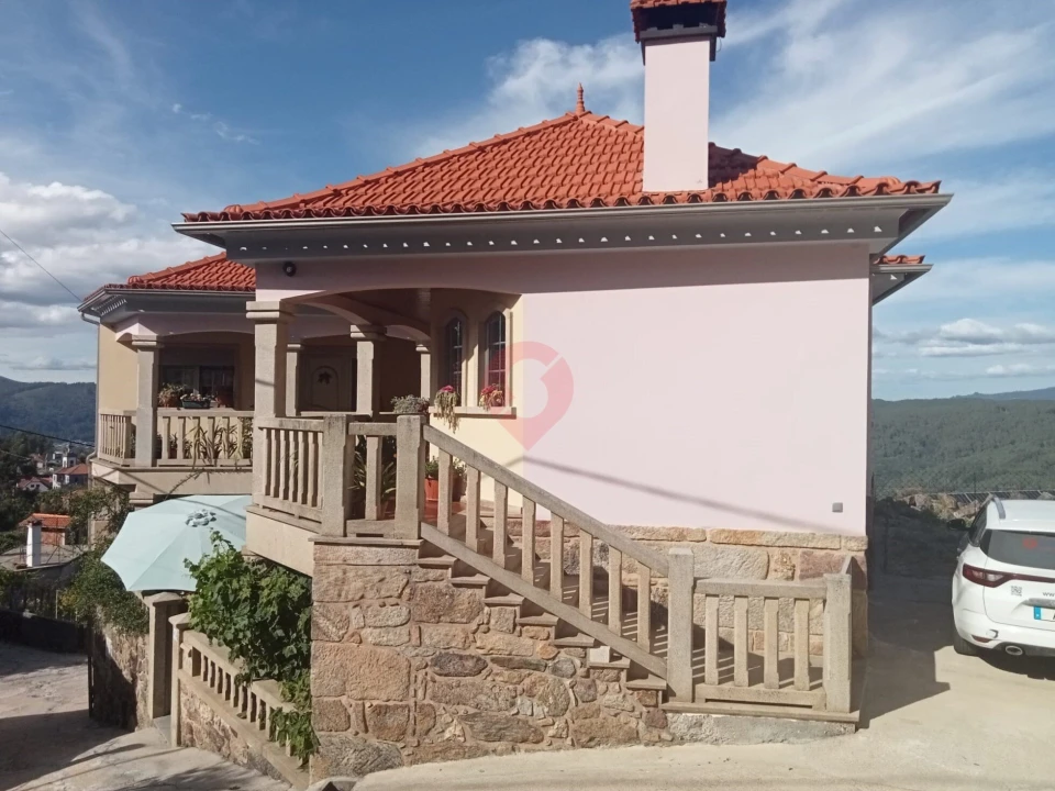 Moradia T4 para Venda em Cristoval Foto 2