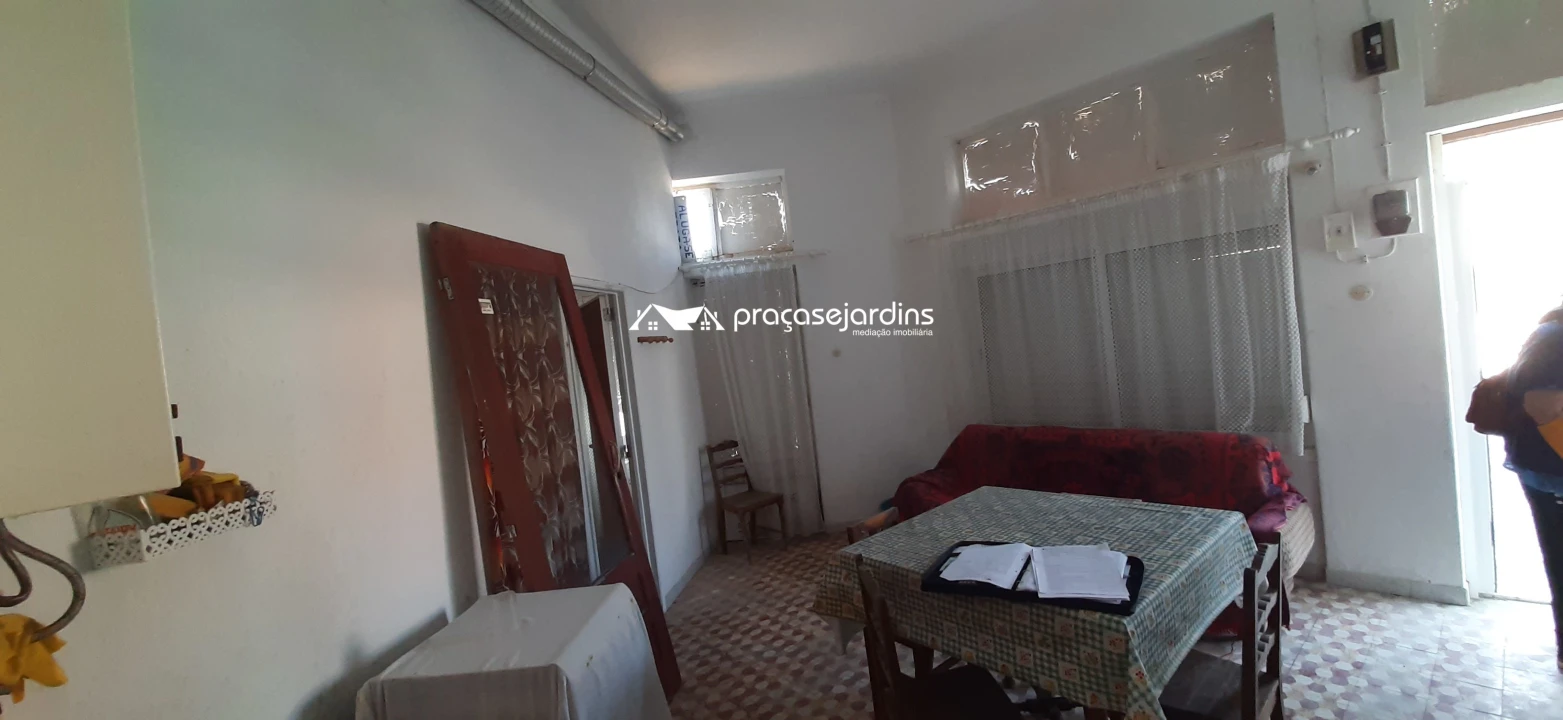 Prédio para Venda em Vieira de Leiria Foto 2