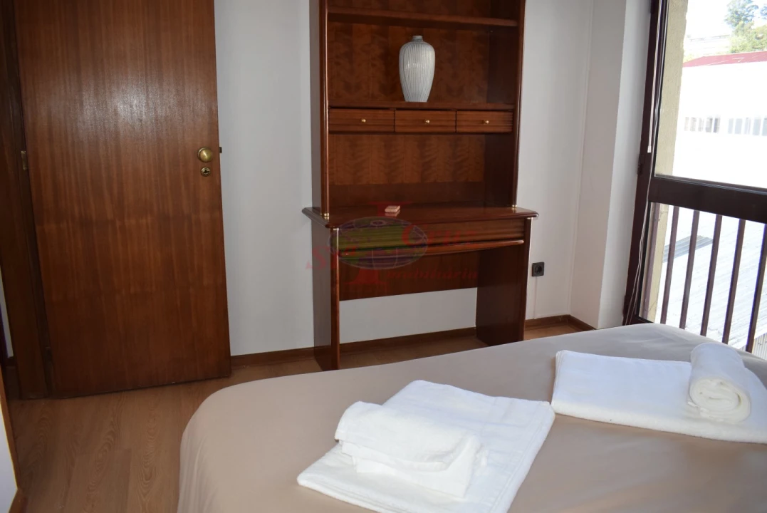 Apartamento T1 para Arrendamento férias em Sé Nova, Santa Cruz, Almedina e São Bartolomeu Foto 12