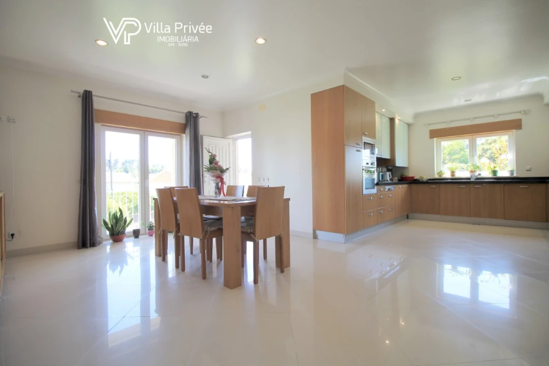 Moradia T5 para Venda em Cernache Foto 9