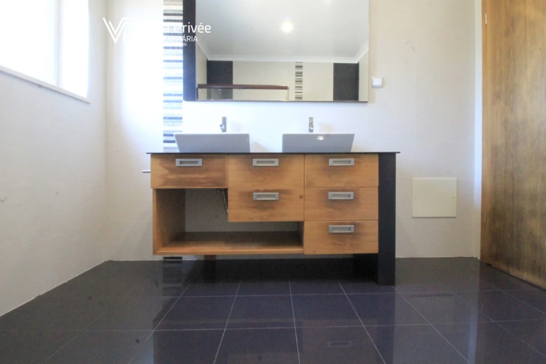 Moradia T5 para Venda em Cernache Foto 43