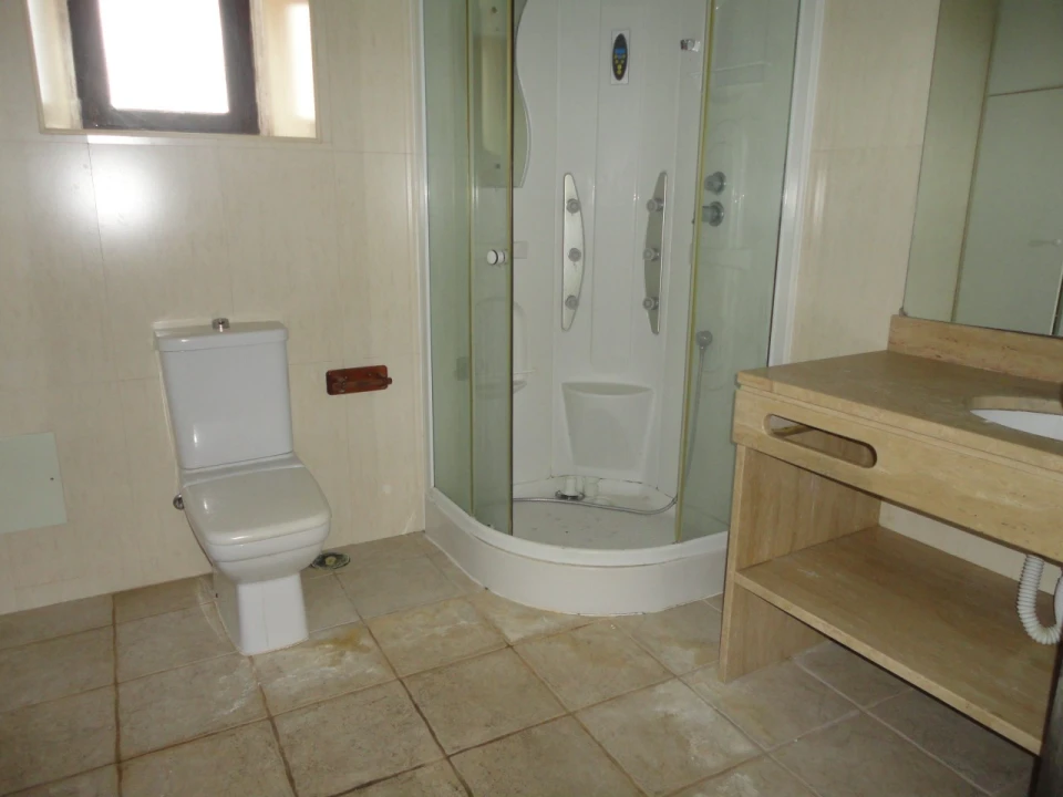 Moradia T5 para Venda em Abrunheira, Verride e Vila Nova da Barca Foto 13