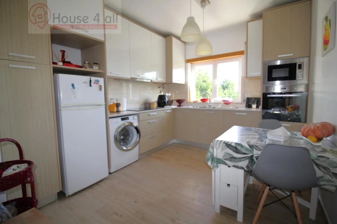 Apartamento T2 para Venda em Tornada e Salir do Porto Foto 2