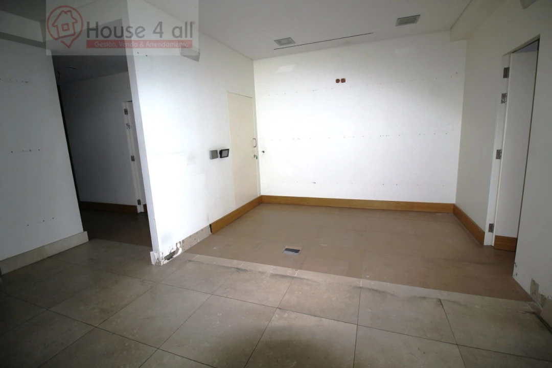 Loja para Venda em Caldas da Rainha - Santo Onofre e Serra do Bouro Foto 12