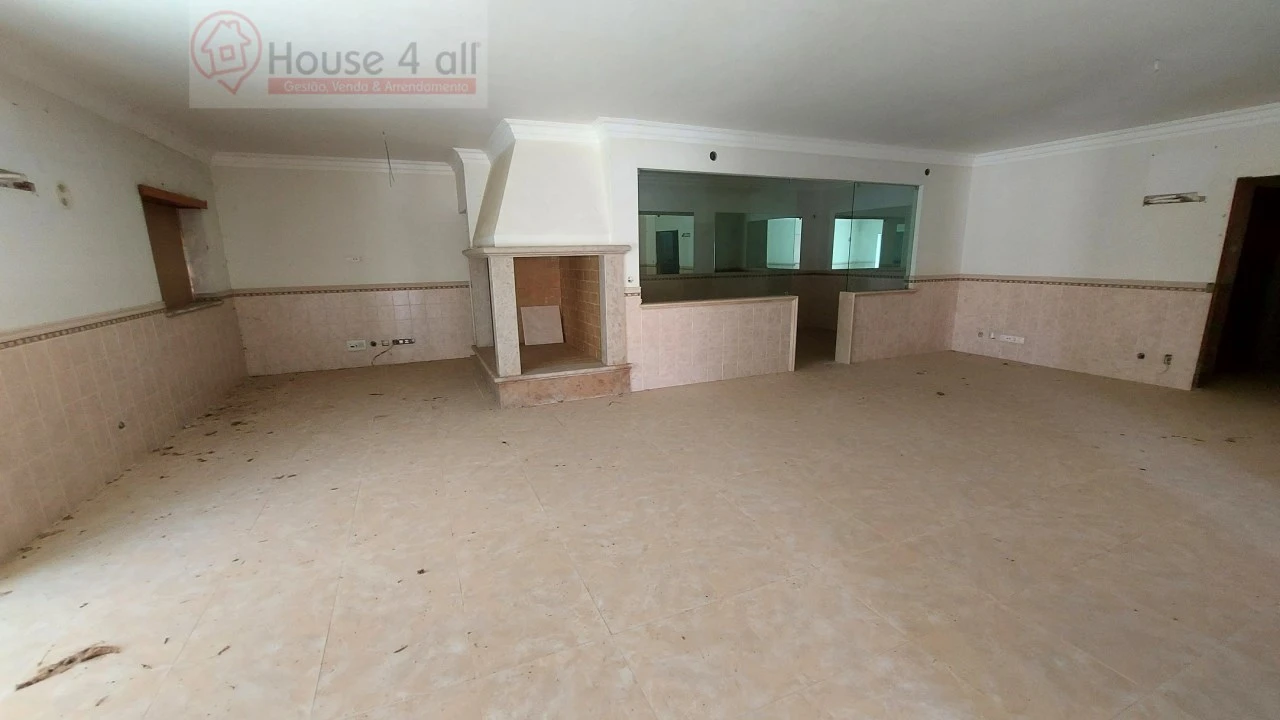 Moradia T6 para Venda em Turquel Foto 5