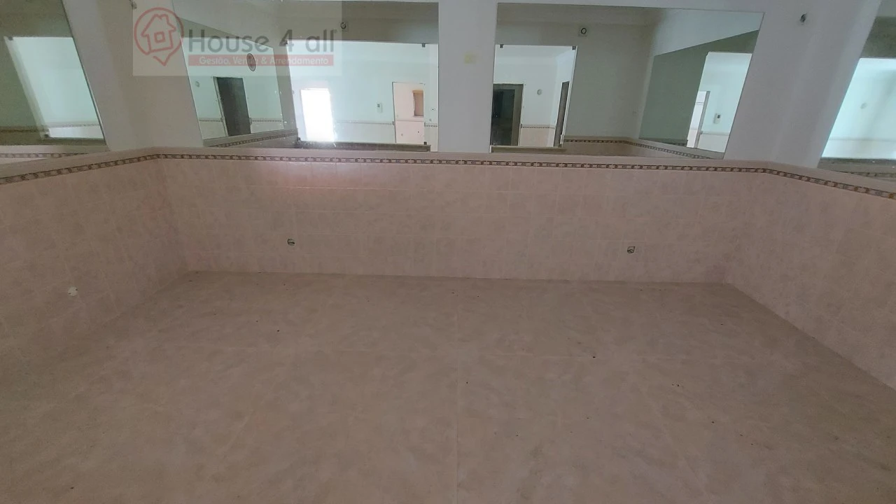 Moradia T6 para Venda em Turquel Foto 7