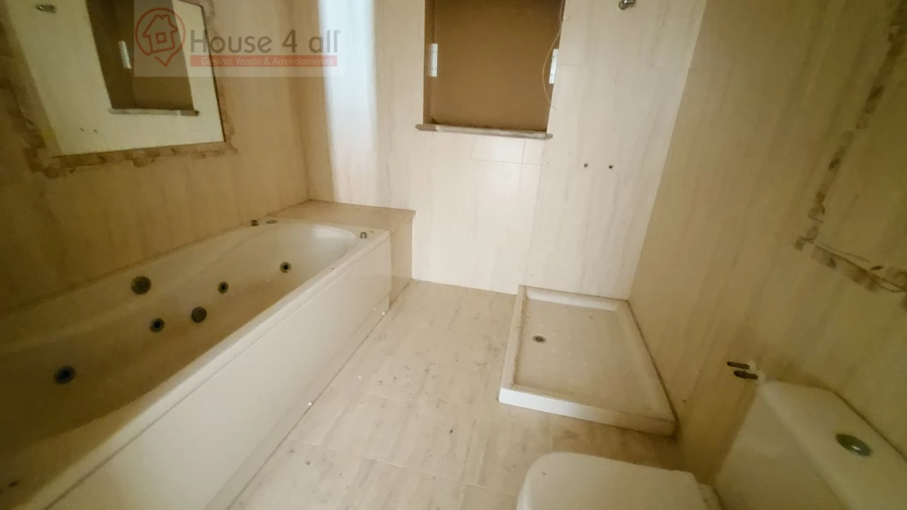 Moradia T6 para Venda em Turquel Foto 8