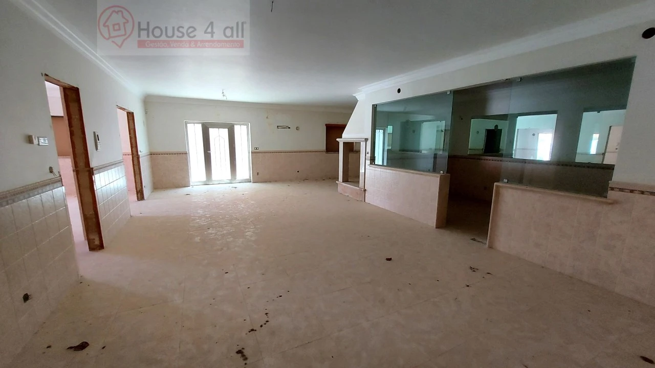 Moradia T6 para Venda em Turquel Foto 10