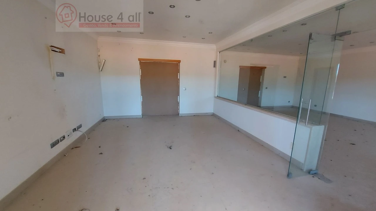 Moradia T6 para Venda em Turquel Foto 14