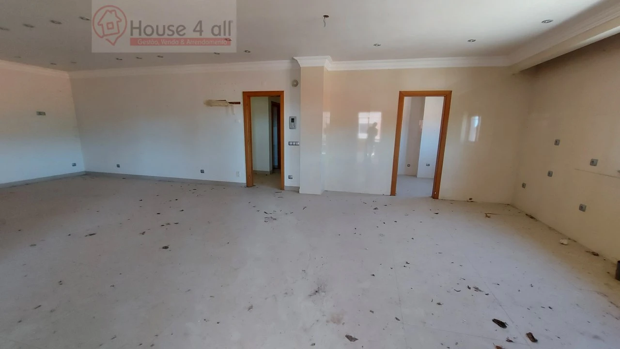 Moradia T6 para Venda em Turquel Foto 15