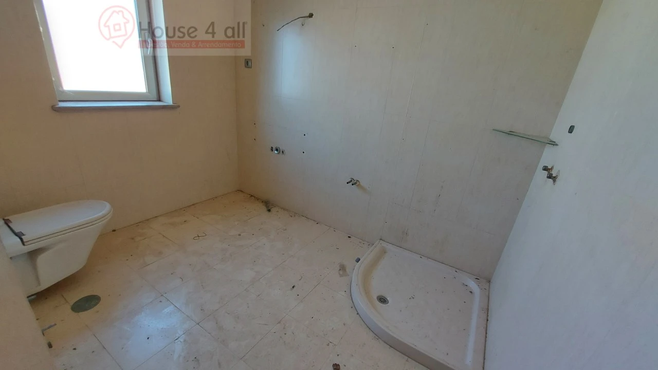 Moradia T6 para Venda em Turquel Foto 17