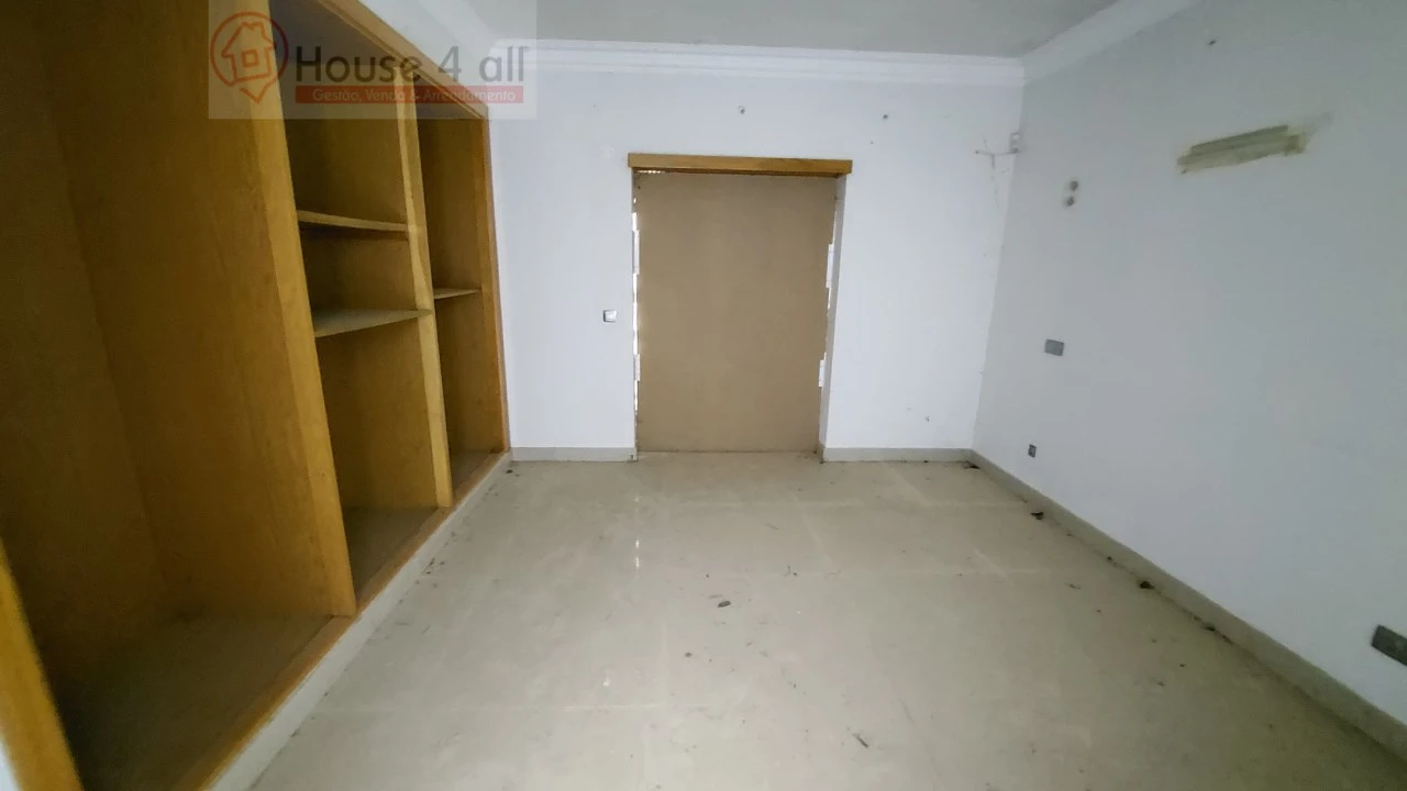 Moradia T6 para Venda em Turquel Foto 23