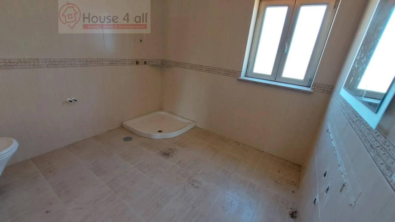 Moradia T6 para Venda em Turquel Foto 24