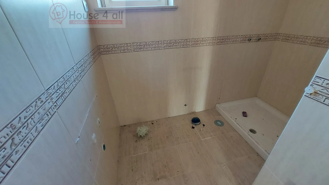 Moradia T6 para Venda em Turquel Foto 26