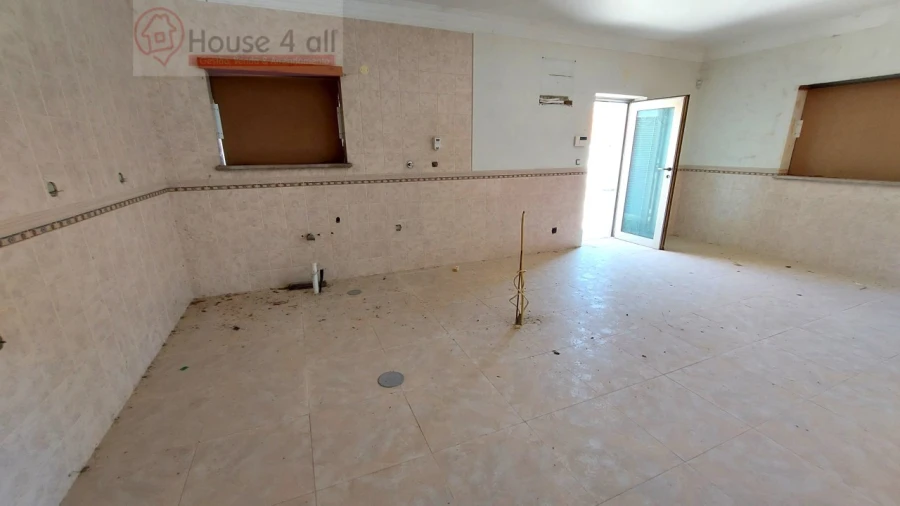 Moradia T6 para Venda em Turquel Foto 4