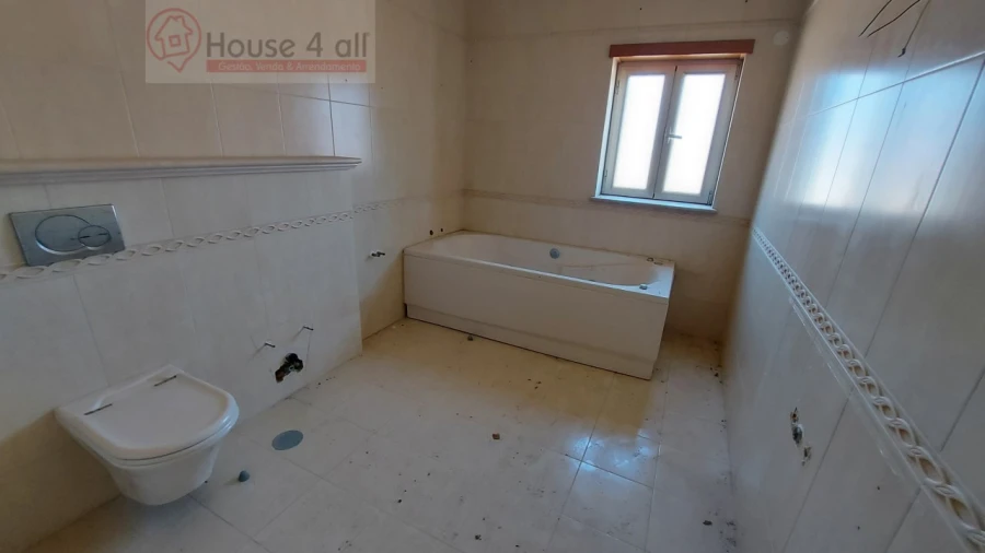 Moradia T6 para Venda em Turquel Foto 19