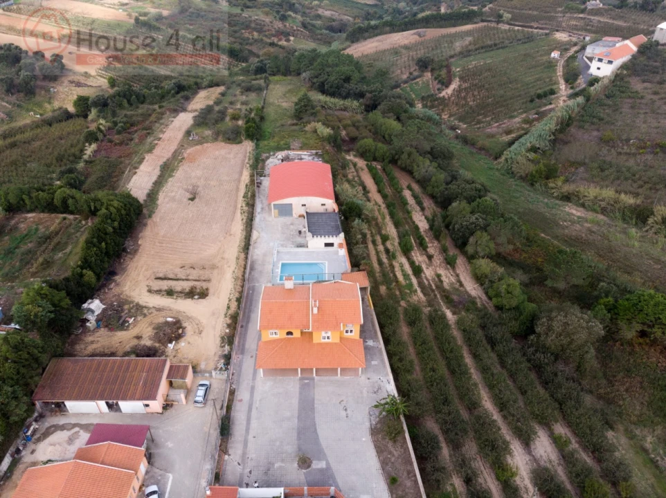 Moradia T4 para Venda em Usseira Foto 49