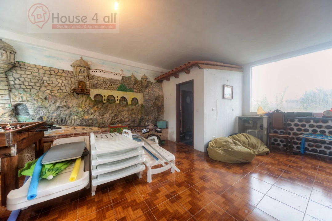 Moradia T4 para Venda em Usseira Foto 33