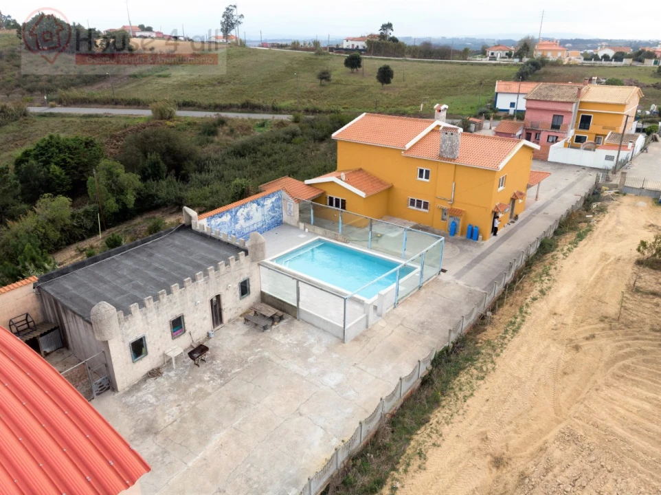 Moradia T4 para Venda em Usseira Foto 30