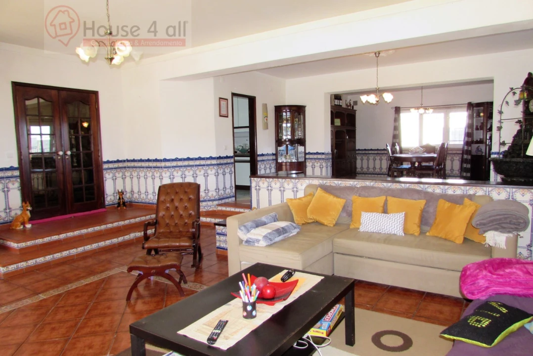 Moradia T4 para Venda em Usseira Foto 7