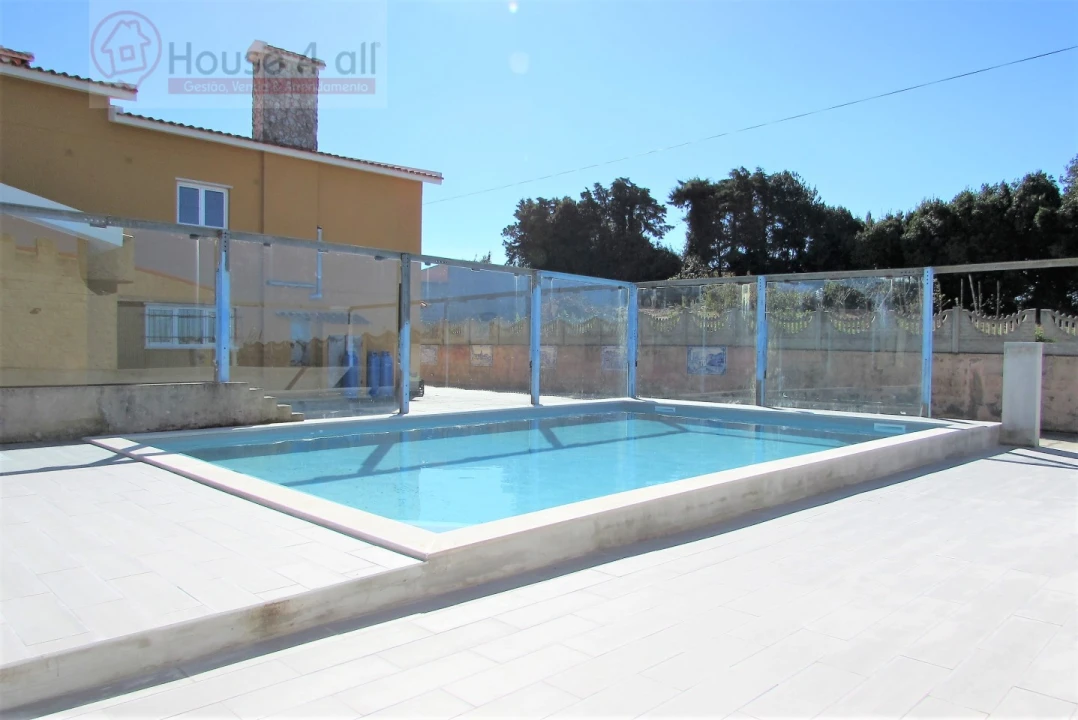 Moradia T4 para Venda em Usseira Foto 40