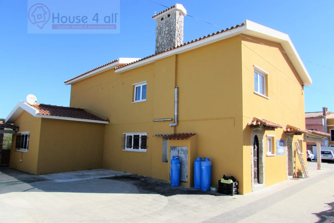 Moradia T4 para Venda em Usseira Foto 52